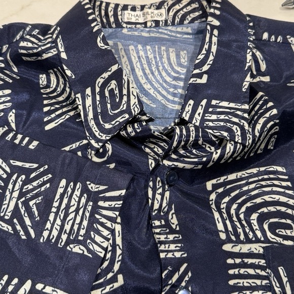 Other - THAI SILK Shirt Men's Short Sleeve Button Front‎ Sz. MEDIUM Tribal Print